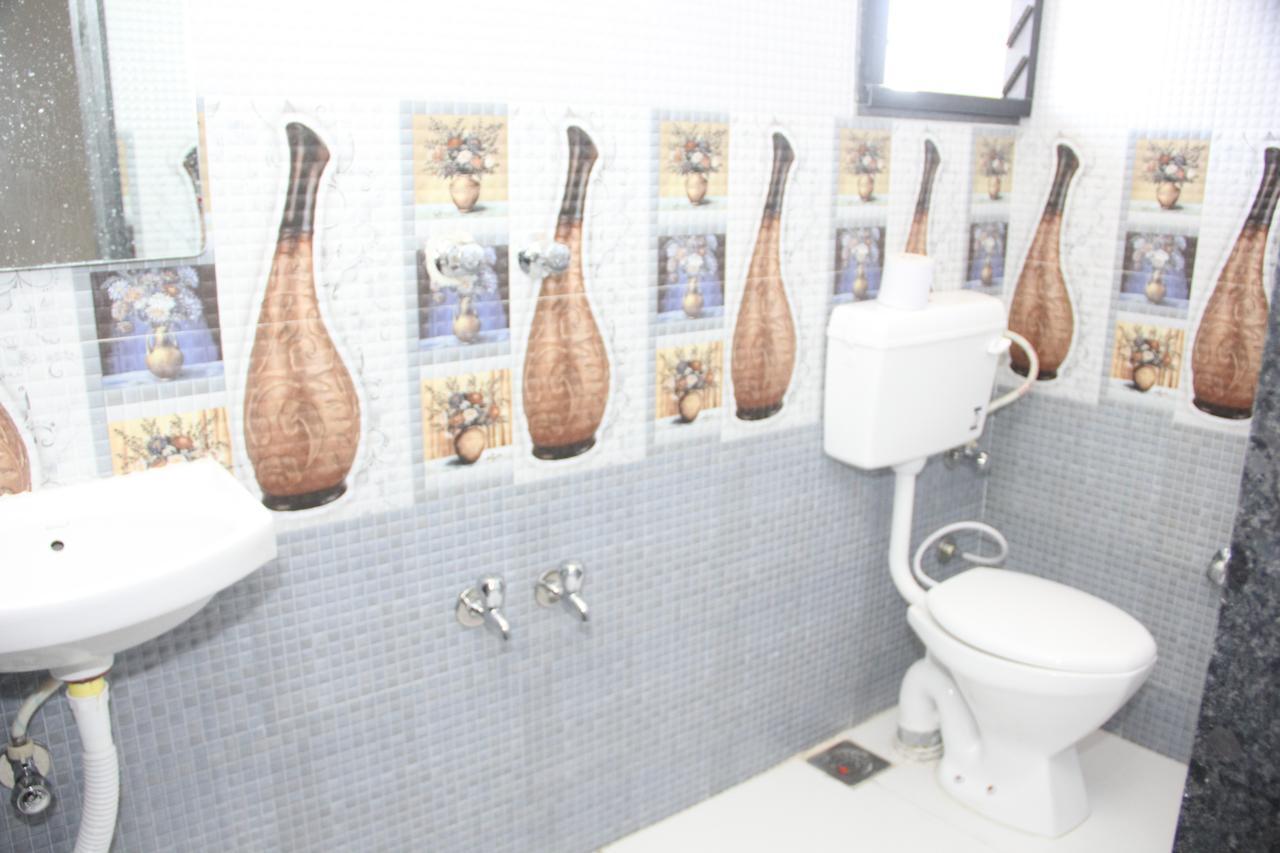 Dev Motel And Banquet Nadiad Екстер'єр фото