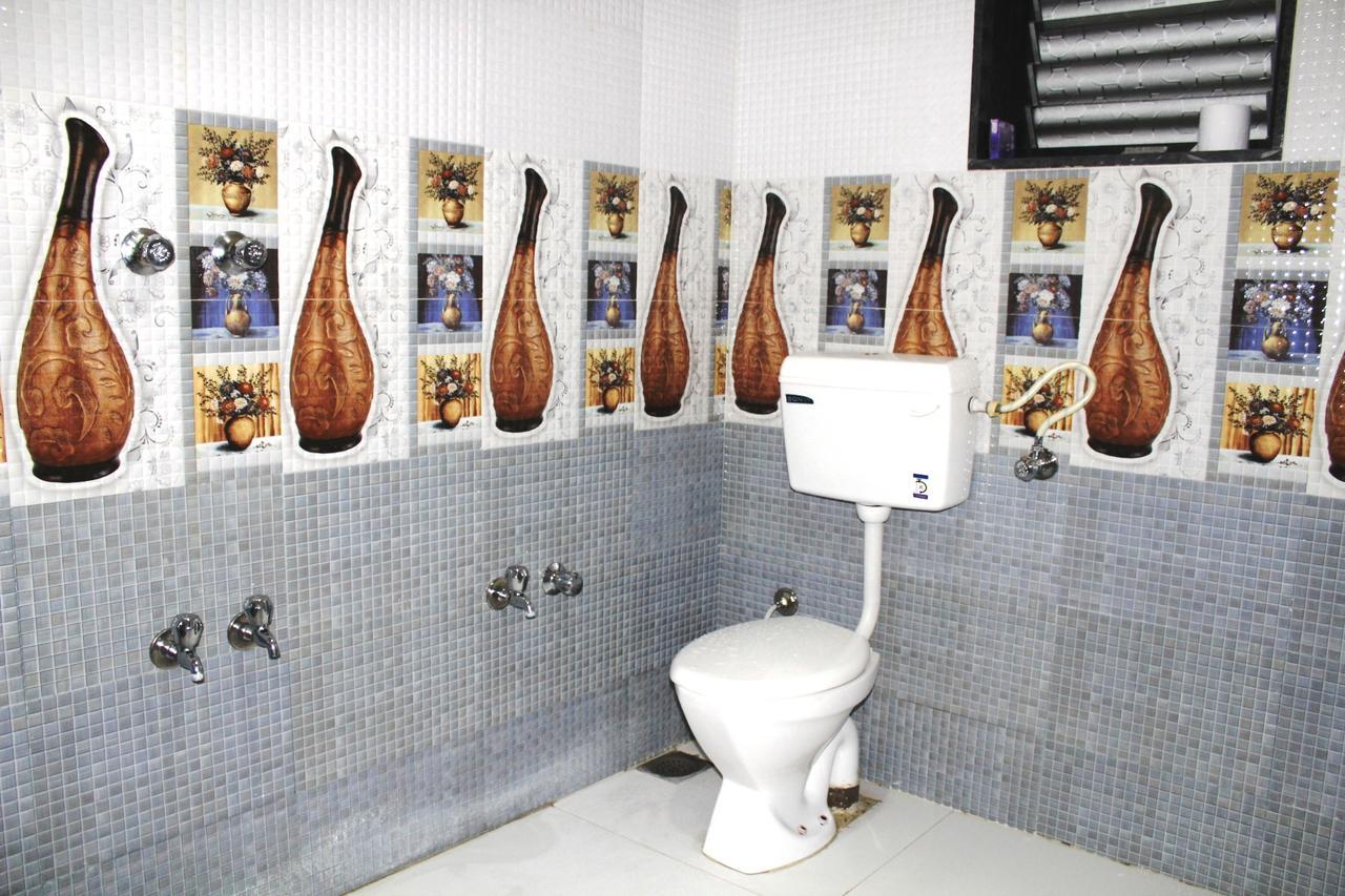 Dev Motel And Banquet Nadiad Екстер'єр фото