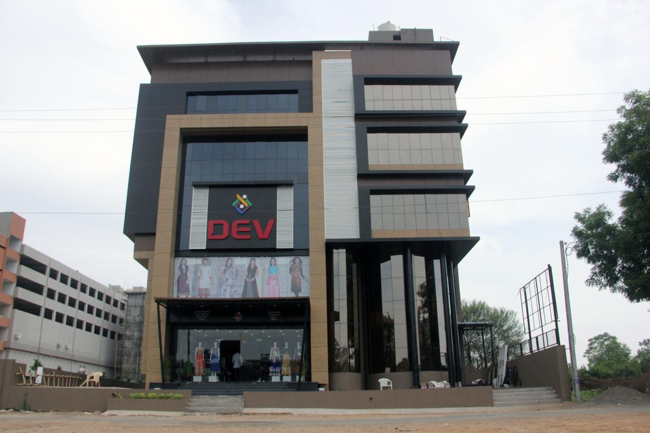 Dev Motel And Banquet Nadiad Екстер'єр фото