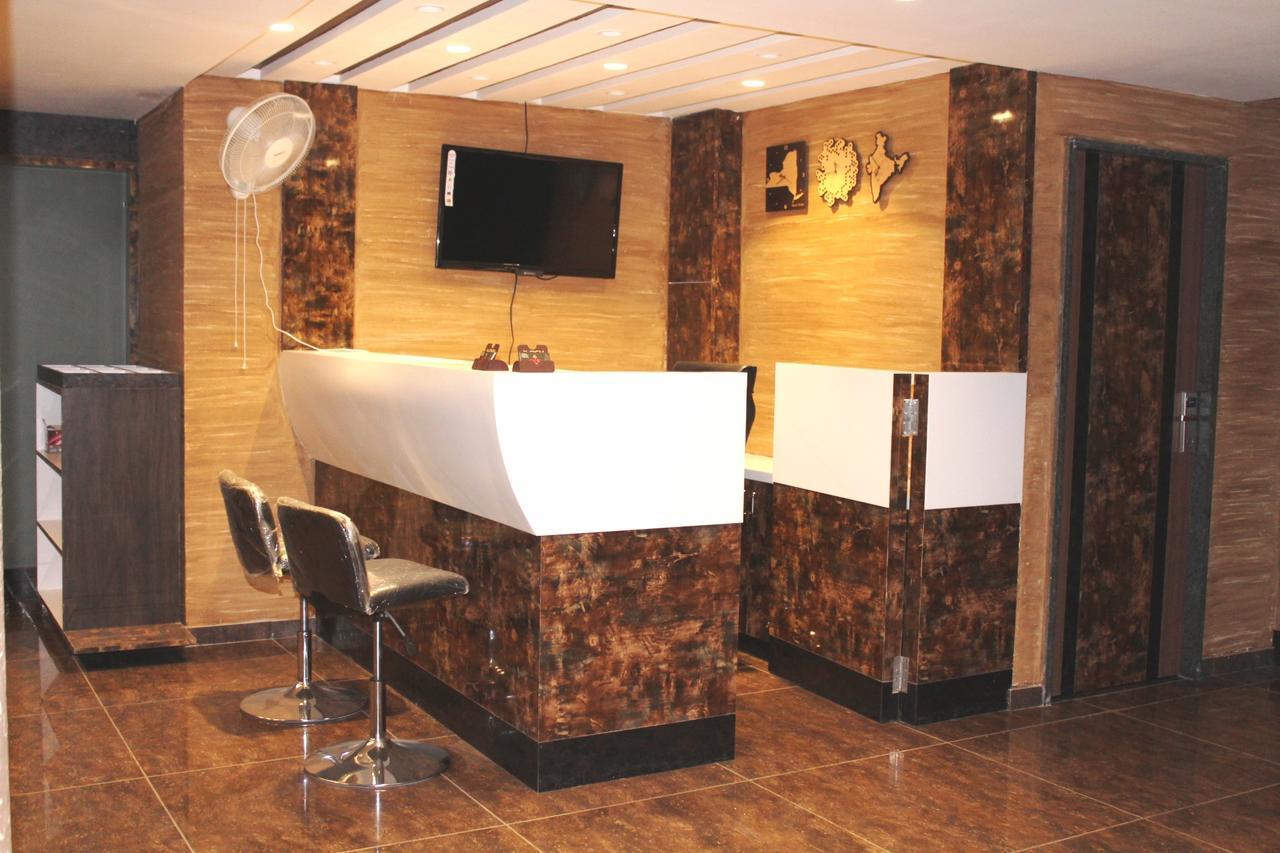 Dev Motel And Banquet Nadiad Екстер'єр фото
