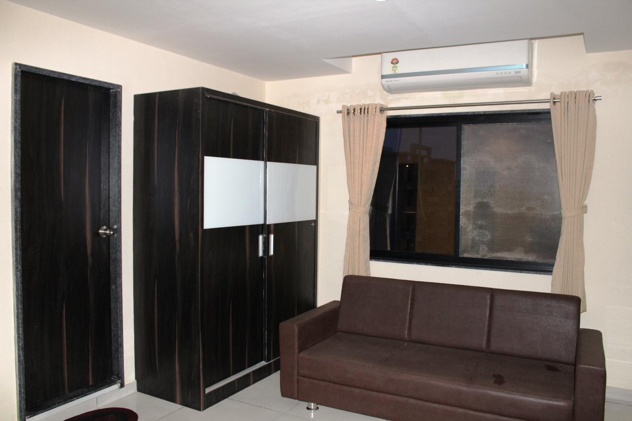 Dev Motel And Banquet Nadiad Екстер'єр фото