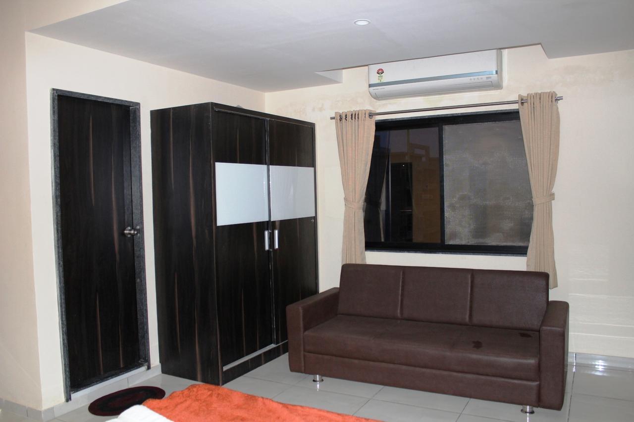 Dev Motel And Banquet Nadiad Екстер'єр фото