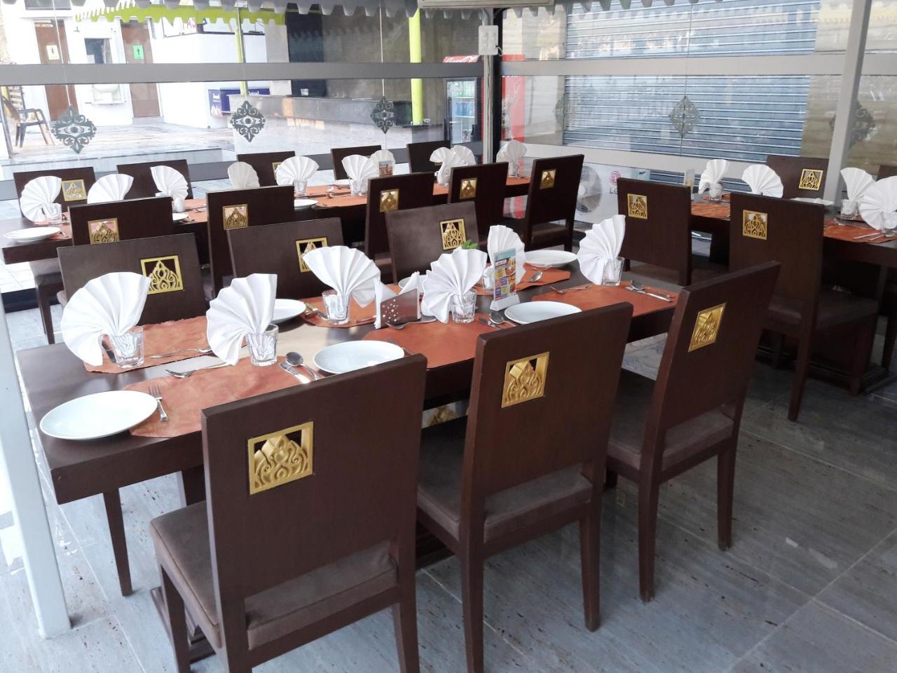 Dev Motel And Banquet Nadiad Екстер'єр фото