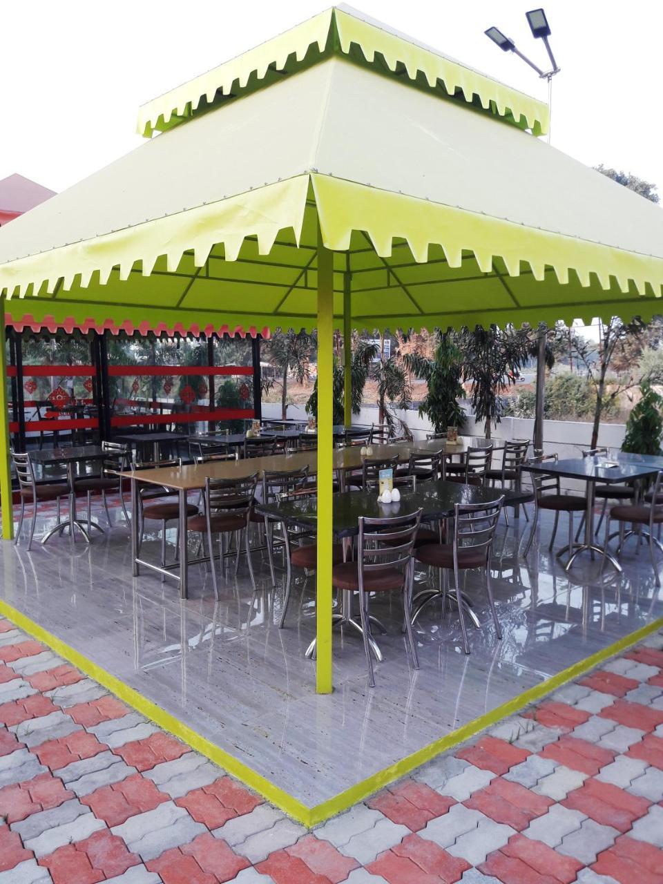 Dev Motel And Banquet Nadiad Екстер'єр фото