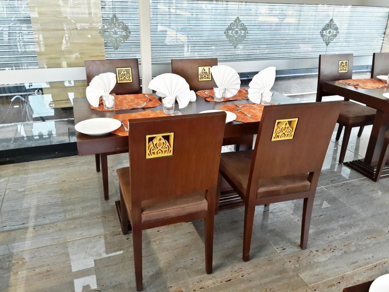 Dev Motel And Banquet Nadiad Екстер'єр фото