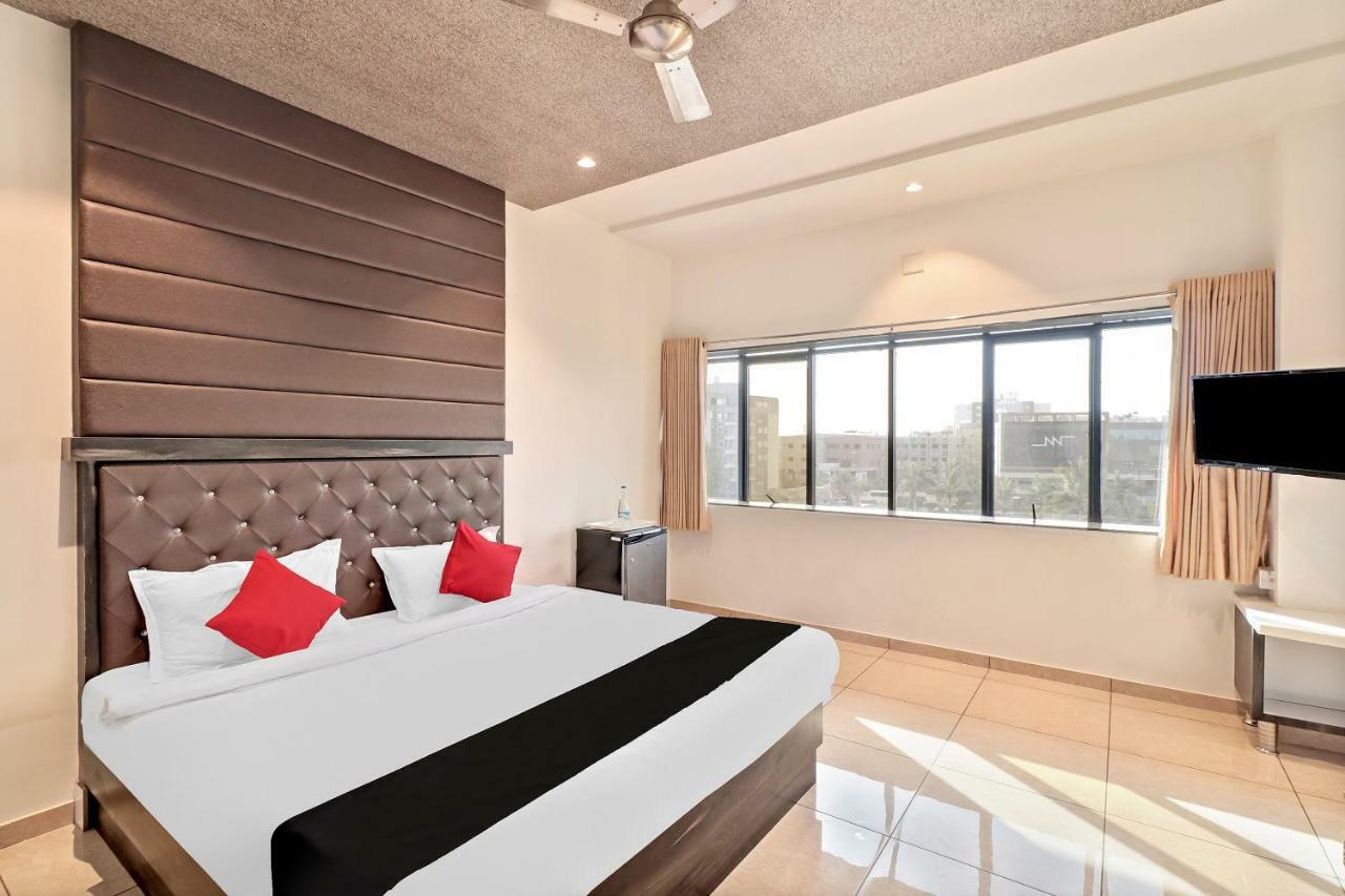 Dev Motel And Banquet Nadiad Екстер'єр фото