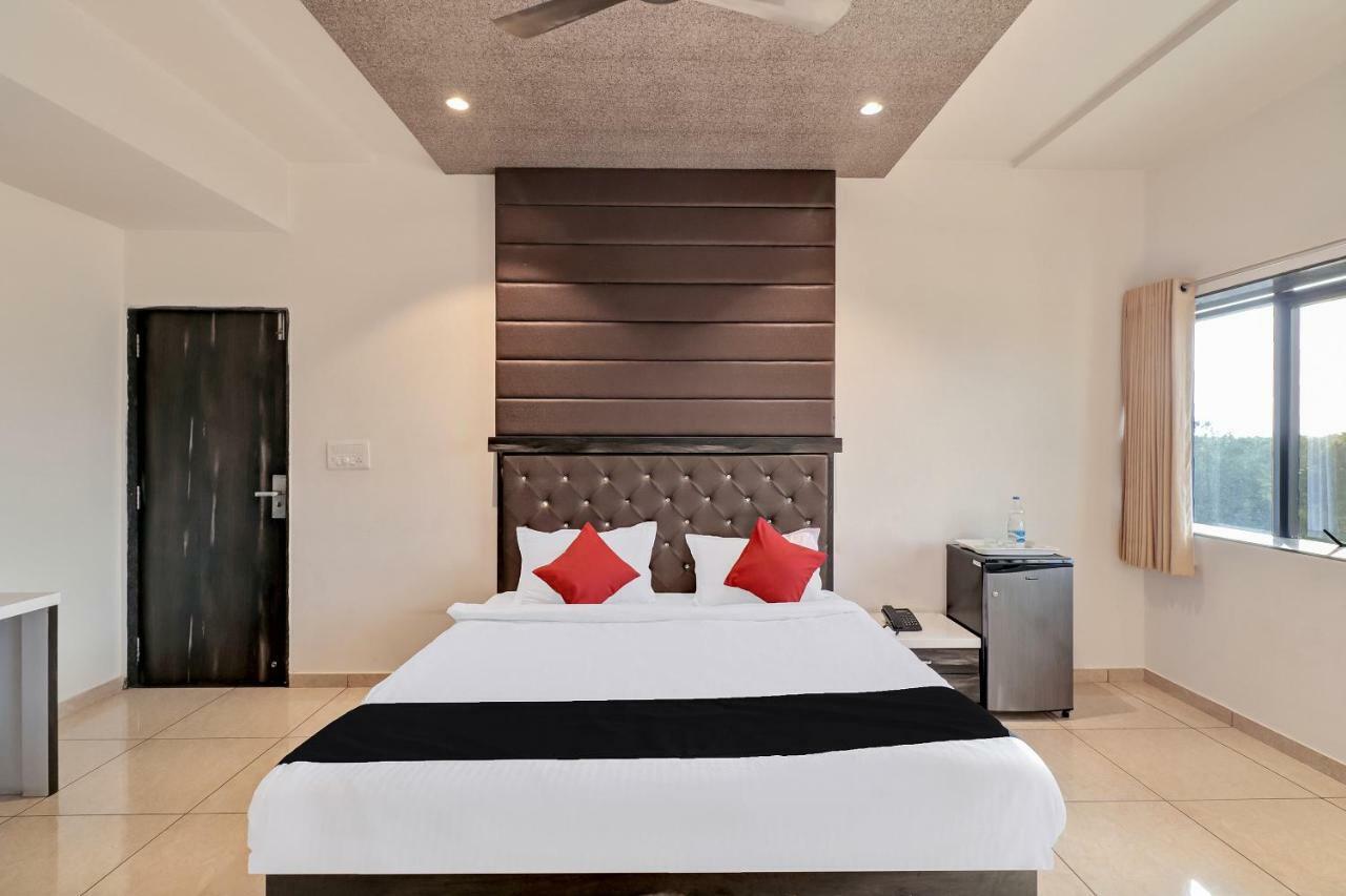 Dev Motel And Banquet Nadiad Екстер'єр фото