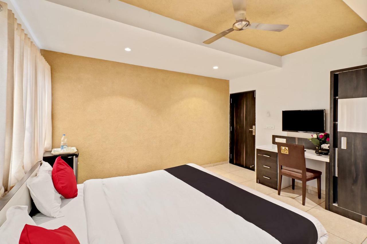 Dev Motel And Banquet Nadiad Екстер'єр фото