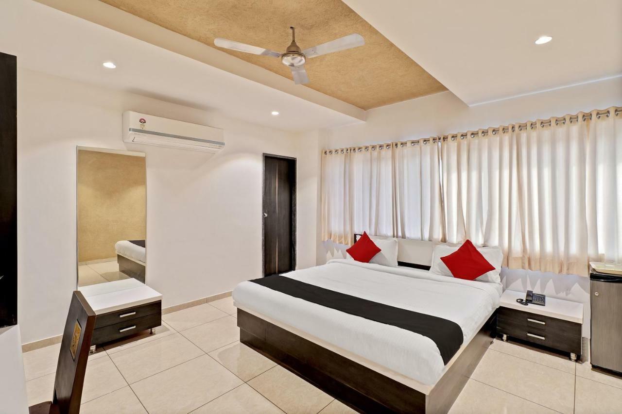 Dev Motel And Banquet Nadiad Екстер'єр фото